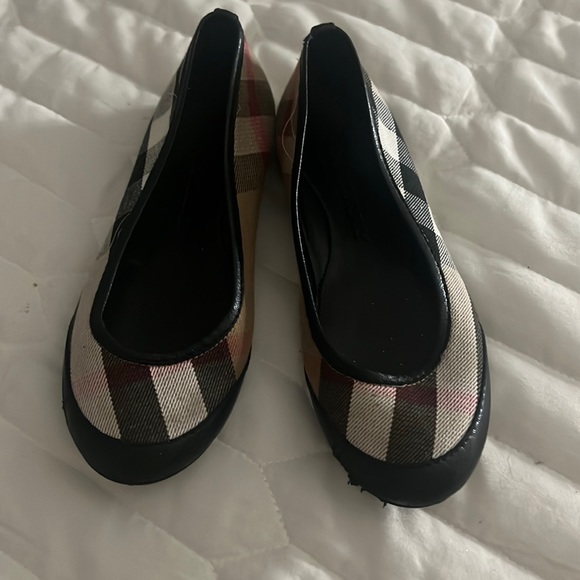 Burberry girls ballet dress shoes size 33